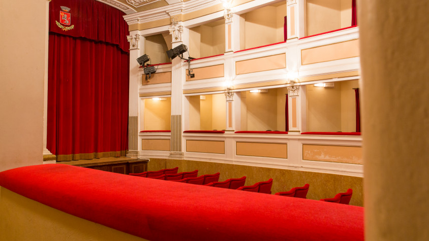 Vista interna del teatro degli oscuri di torrita